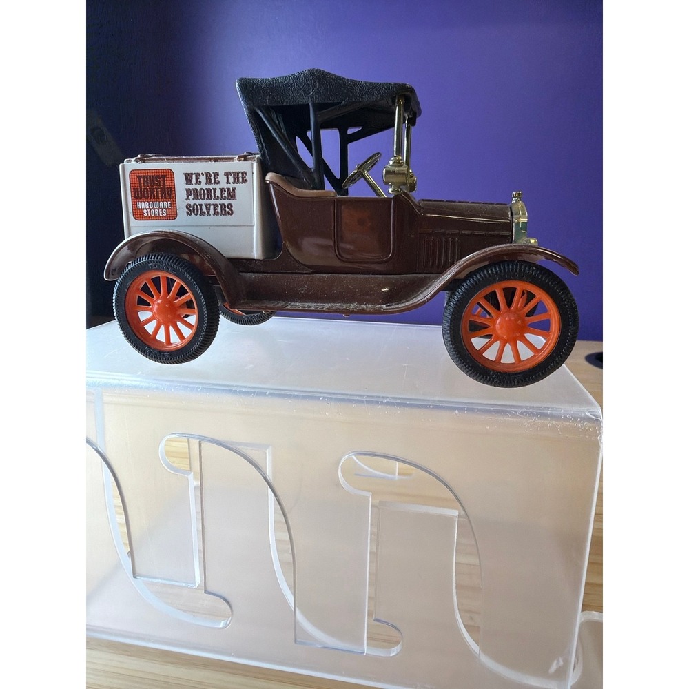 Ertl 1918 Ford Model T Runabout Bank Trust Worthy Hardware Truck